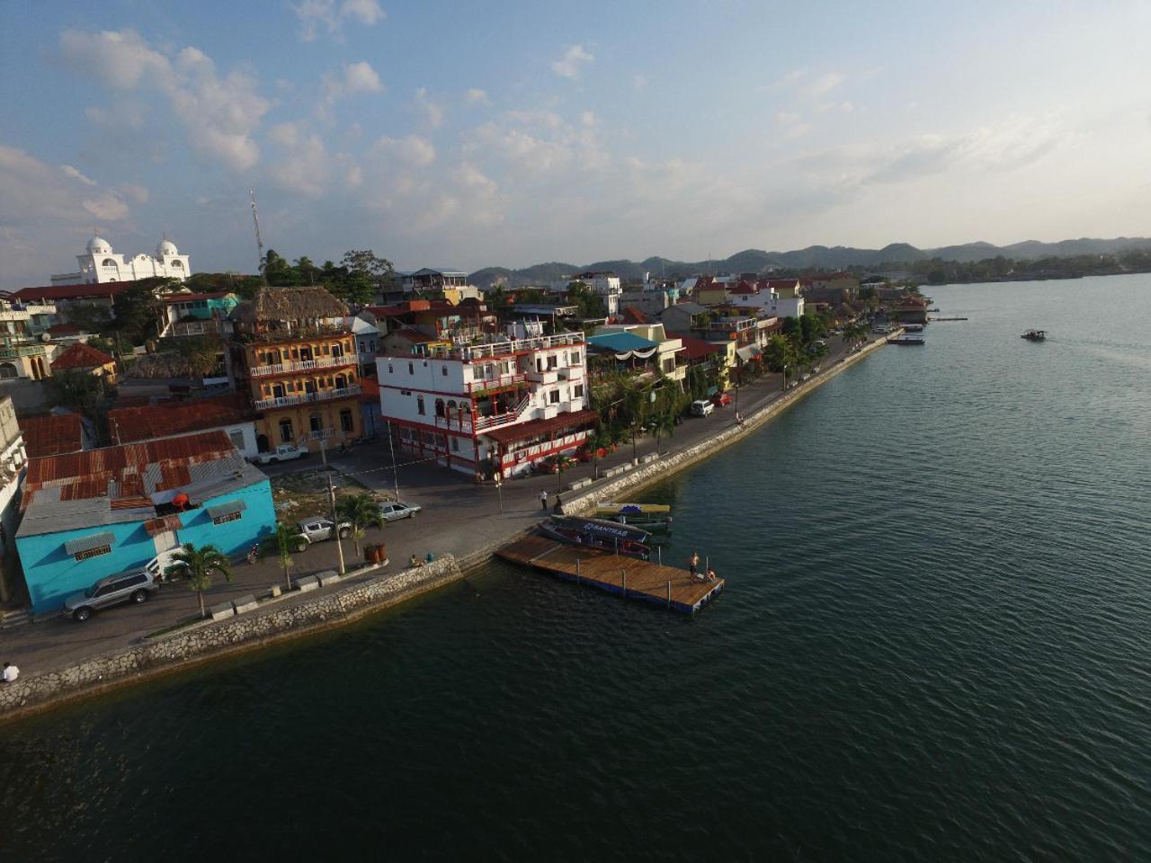 Hotel La Union Flores Bagian luar foto